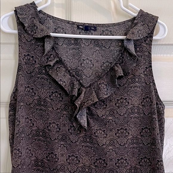 GAP ruffle sleeveless top - Picture 2 of 7